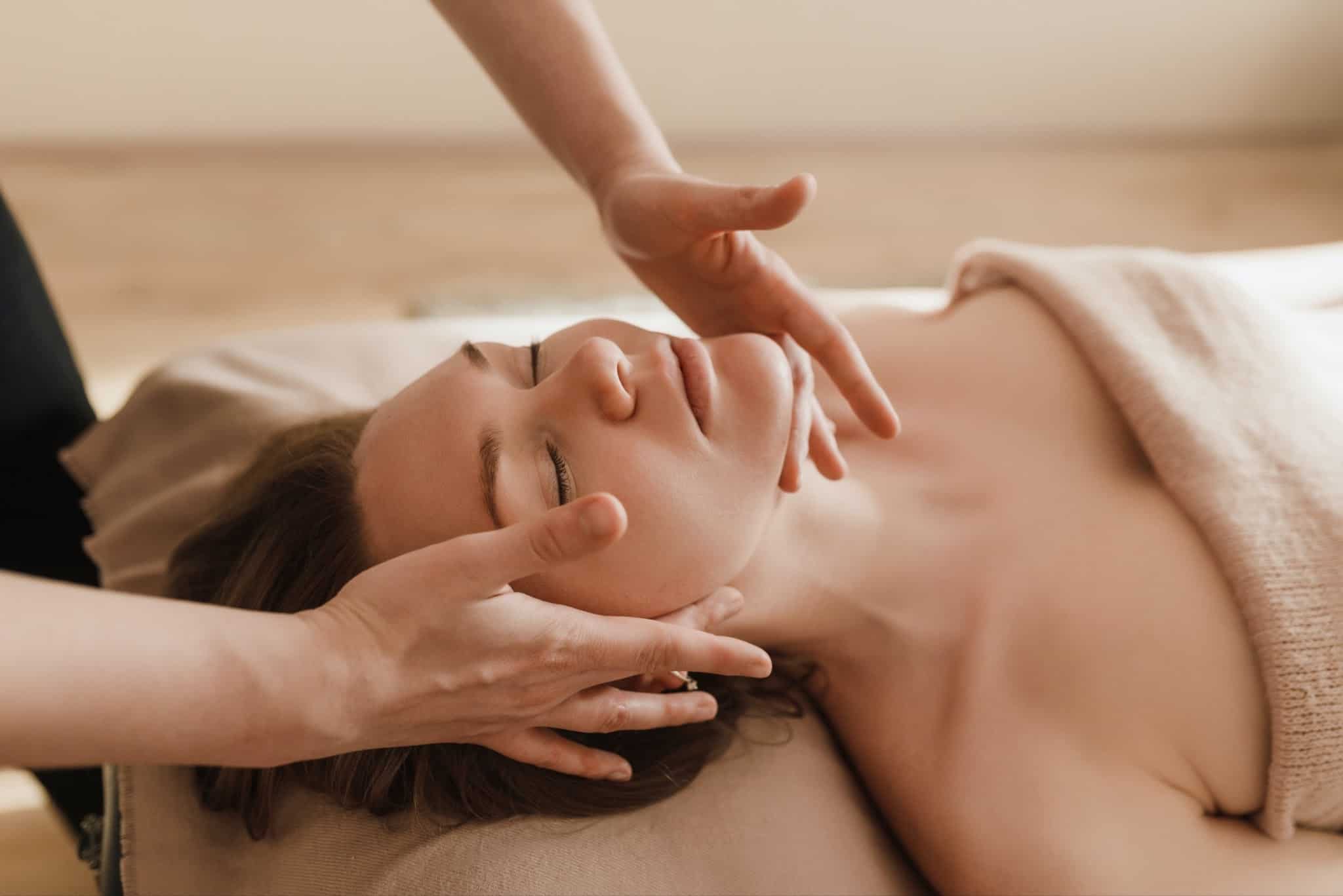 Facial lymphatic massage